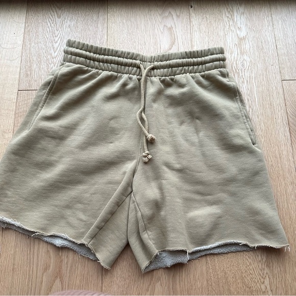 ARITZIA Tna Cozy AF Boyfriend Fleece TAN shorts -  S - Picture 6 of 15